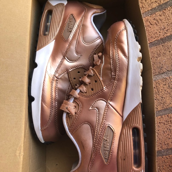 Air Max 90 Rosegold SE Size 7y Air Max 90 Rosegold SE Size 7y